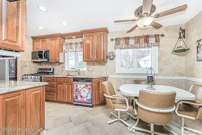 35 Nutwood Court, New York, NY 10308 - Photo 6