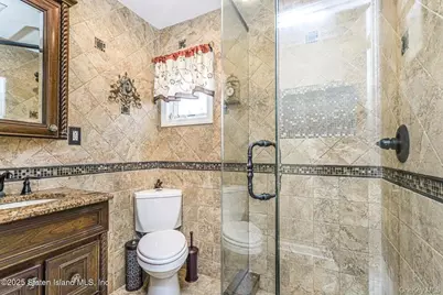 35 Nutwood Court, New York, NY 10308 - Photo 18