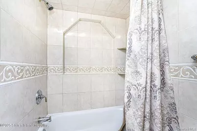 35 Nutwood Court, New York, NY 10308 - Photo 22