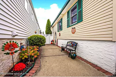 35 Nutwood Court, New York, NY 10308 - Photo 4