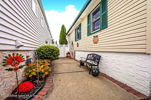 35 Nutwood Ct, New York, NY 10308 - Photo 4