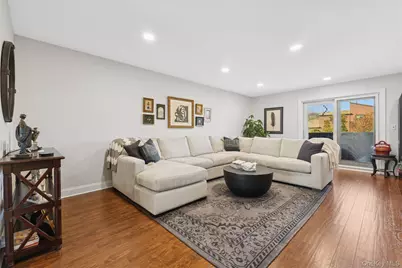 56 Stonegate Drive, New York, NY 10304 - Photo 2