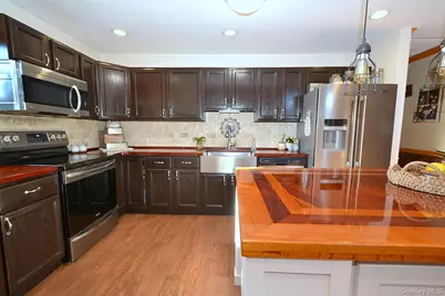 29 Granby Place, Ronkonkoma, NY 11779 - Photo 8