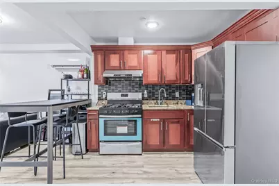 30-63 31st Street #605, Astoria, NY 11102 - Photo 4