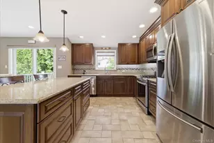 40 Cambridge Rd, East Rockaway, NY 11518 - Photo 4
