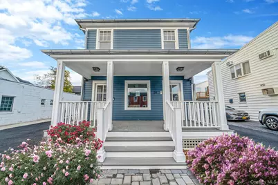 24 Skillman Street #Upper, Roslyn, NY 11576 - Photo 2