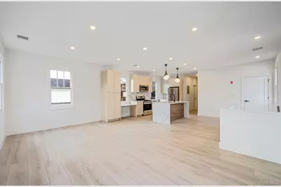 24 Skillman Street #Lower, Roslyn, NY 11576 - Photo 4