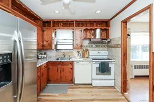 828 E Meadow Ave, East Meadow, NY 11554 - Photo 16