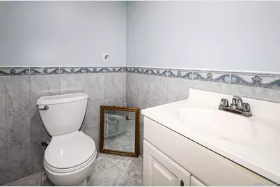 828 E. Meadow Avenue, East Meadow, NY 11554 - Photo 32