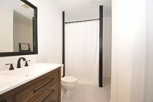 1067 Washington Green, New Windsor, NY 12553 - Photo 16