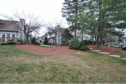 1067 Washington Green, New Windsor, NY 12553 - Photo 4