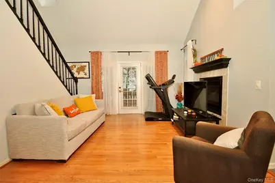 1067 Washington Green, New Windsor, NY 12553 - Photo 6