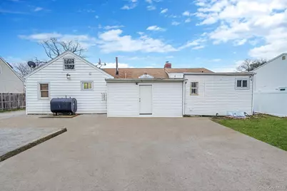 1 Holbrook Street, Bay Shore, NY 11706 - Photo 18