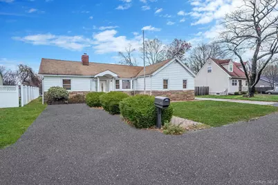 1 Holbrook Street, Bay Shore, NY 11706 - Photo 2