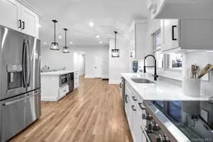 9 Susan Ln, Dix Hills, NY 11746 - Photo 12