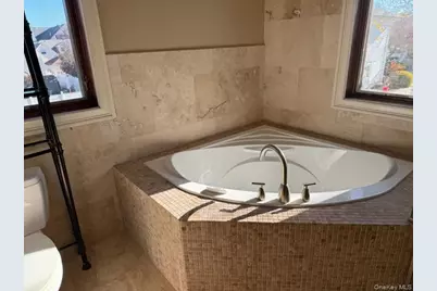 155 Memphis Avenue, Floral Park, NY 11001 - Photo 6