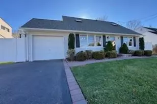 29 Arizona Ave, Syosset, NY 11791 - Photo 2