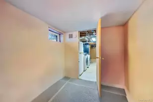 14 Urn Ct, Brentwood, NY 11717 - Photo 18