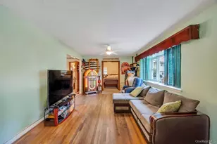 14 Urn Ct, Brentwood, NY 11717 - Photo 4