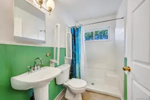 14 Urn Ct, Brentwood, NY 11717 - Photo 10