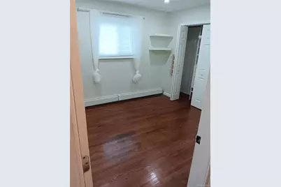 31 Essex Street, West Babylon, NY 11704 - Photo 2