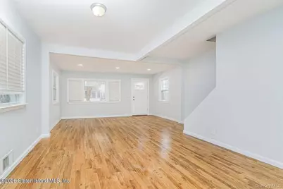 13 Laforge Ave, New York, NY 10302 - Photo 16