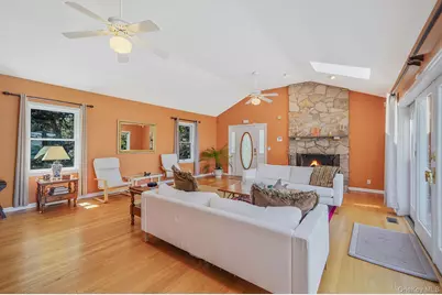 321 Sound Beach Boulevard, Sound Beach, NY 11789 - Photo 6