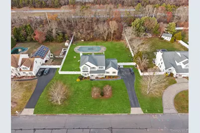 7 Bittersweet Lane, Center Moriches, NY 11934 - Photo 4