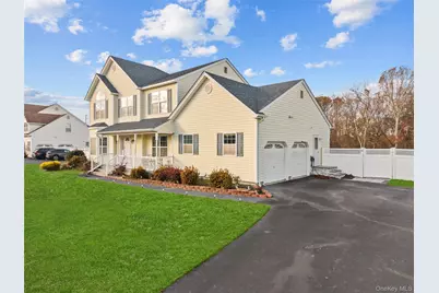 7 Bittersweet Lane, Center Moriches, NY 11934 - Photo 2