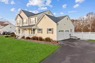 7 Bittersweet Ln, Center Moriches, NY 11934 - Photo 2