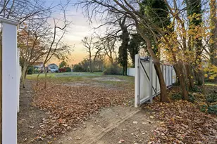 2011 Orinoco Dr, West Islip, NY 11795 - Photo 34