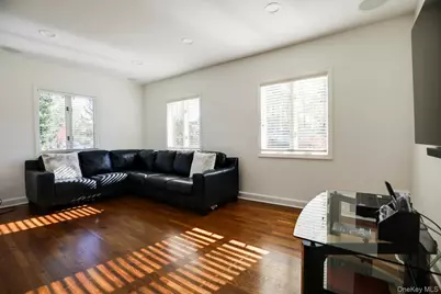 81 Round Hill Road, East Hills, NY 11577 - Photo 10