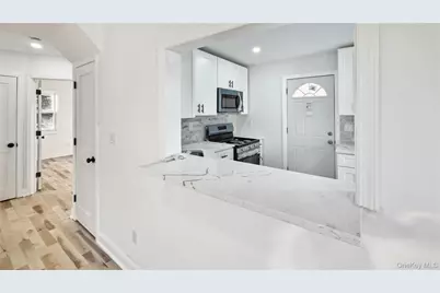 15 Circle Drive, Hempstead, NY 11550 - Photo 30