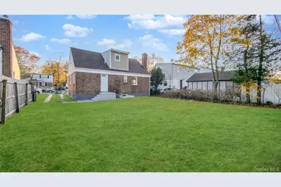 15 Circle Drive, Hempstead, NY 11550 - Photo 38