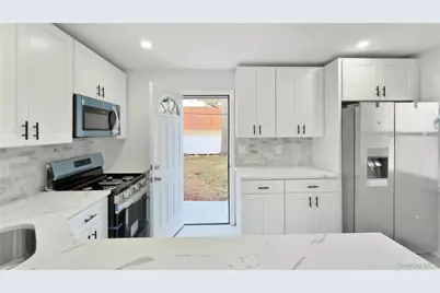 15 Circle Drive, Hempstead, NY 11550 - Photo 18