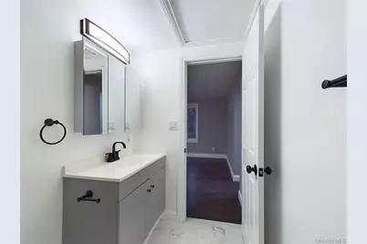 115 Clinton Avenue, Patchogue, NY 11772 - Photo 16