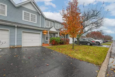 11 Northwood Blvd, Central Islip, NY 11722 - Photo 2