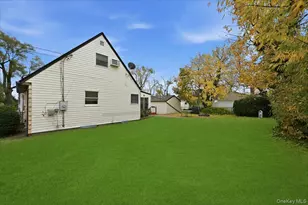 979 Merillon Ave, Westbury, NY 11590 - Photo 20