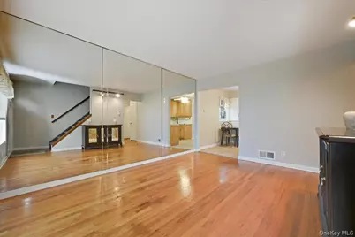 979 Merillon Avenue, Westbury, NY 11590 - Photo 4