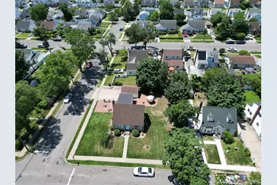 979 Merillon Avenue, Westbury, NY 11590 - Photo 22