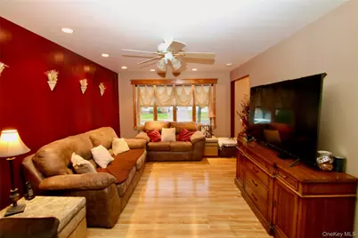 45 Merokee Place, Farmingdale, NY 11735 - Photo 2