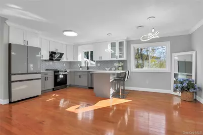 2 Walnut Drive, Syosset, NY 11791 - Photo 6