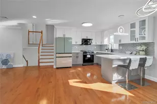 2 Walnut Dr, Syosset, NY 11791 - Photo 4