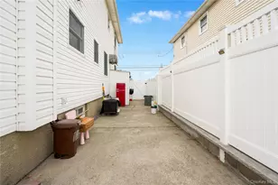 81 Houston St, New York, NY 10302 - Photo 24