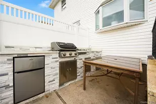 81 Houston St, New York, NY 10302 - Photo 26