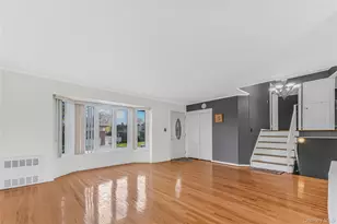 2 Deer Path Ln, Syosset, NY 11791 - Photo 2