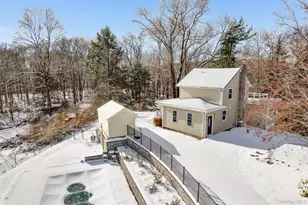 104 S Quaker Ln, Hyde Park, NY 12538 - Photo 4