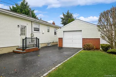 331 N Michigan Avenue, Massapequa, NY 11758 - Photo 28