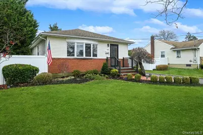 331 N Michigan Avenue, Massapequa, NY 11758 - Photo 2
