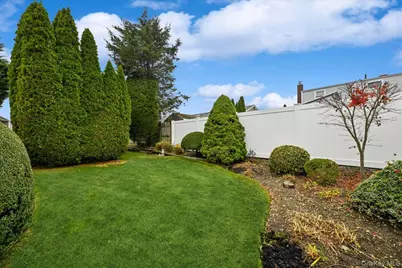 331 N Michigan Avenue, Massapequa, NY 11758 - Photo 30